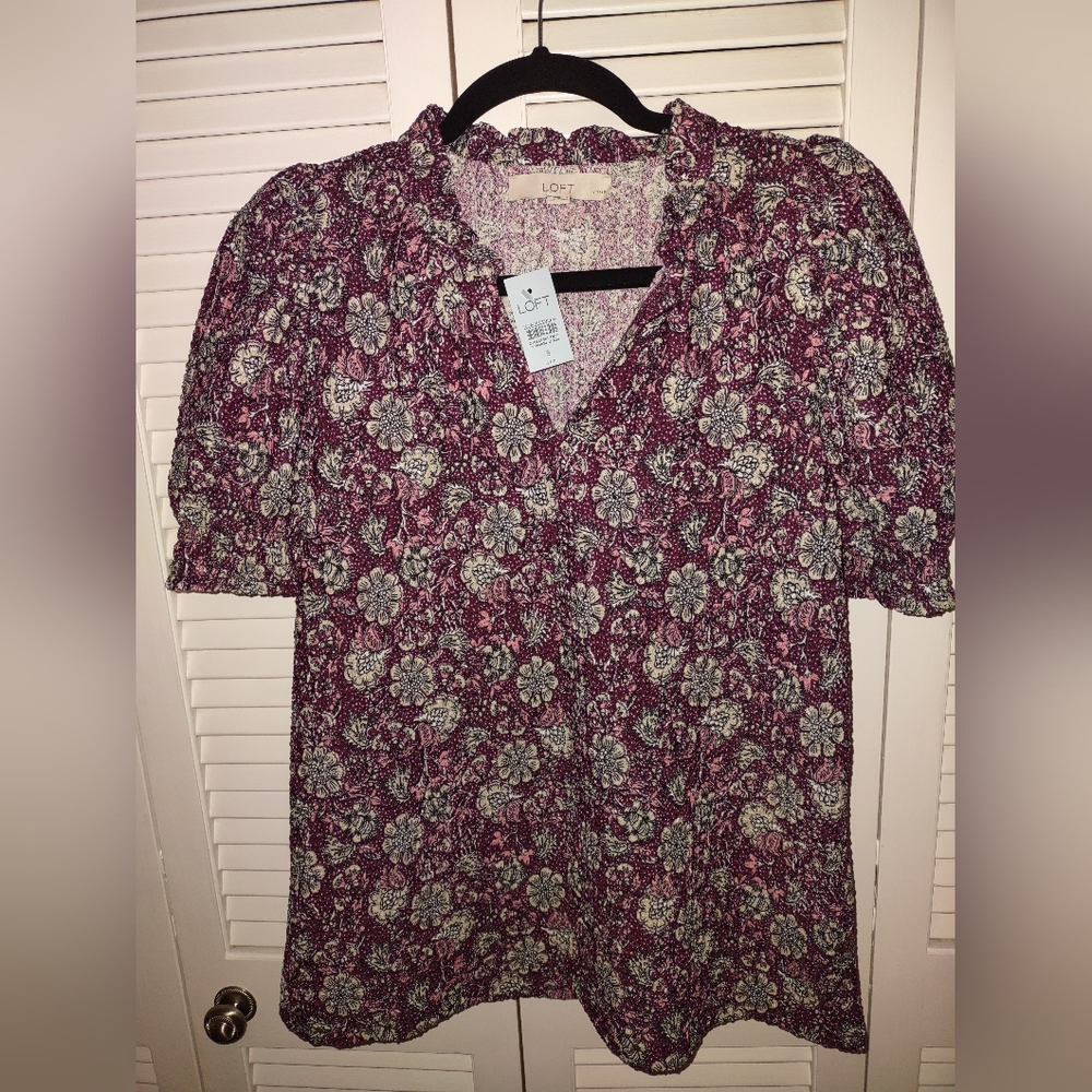 Loft NWT Ladies Breezy Blouse, Size S Petite, Floral print on Purple background - Picture 3 of 11